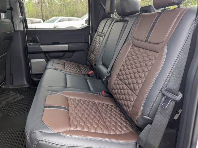 2024 Oxford White Ford Super Duty F-250 SRW LARIAT 4X4 Truck