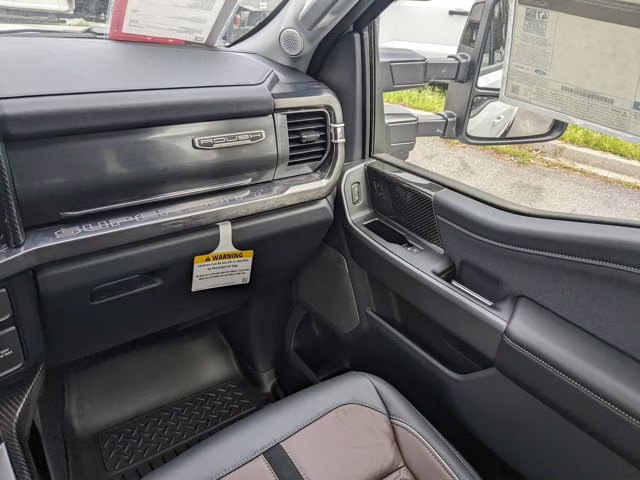 2024 Oxford White Ford Super Duty F-250 SRW LARIAT 4X4 Truck