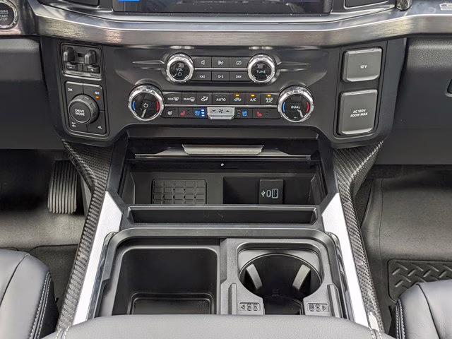 2024 Oxford White Ford Super Duty F-250 SRW LARIAT 4X4 Truck