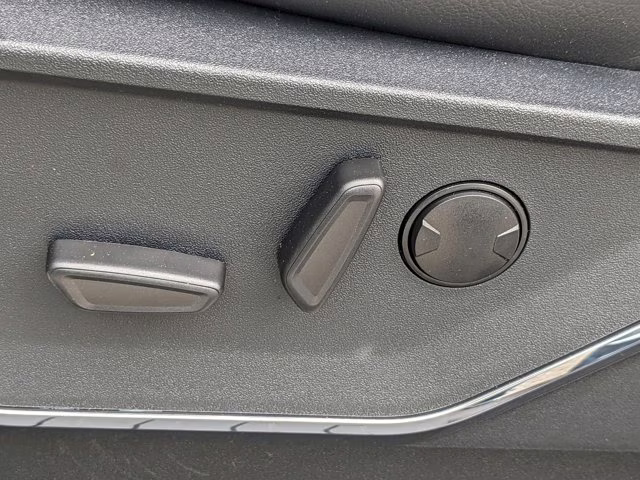 2024 Oxford White Ford Super Duty F-250 SRW LARIAT 4X4 Truck