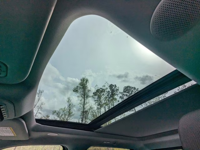 2024 Oxford White Ford Super Duty F-250 SRW LARIAT 4X4 Truck