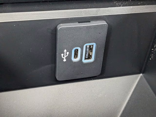 2024 Oxford White Ford Super Duty F-250 SRW LARIAT 4X4 Truck