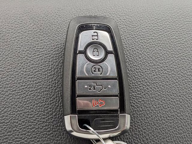 2024 Oxford White Ford Super Duty F-250 SRW LARIAT 4X4 Truck