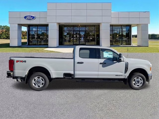 2026 Avalanche Ford Super Duty F-250 SRW XLT 4X4 Truck