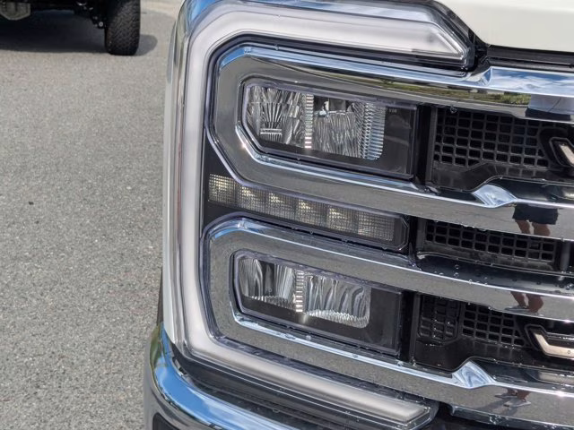 2025 White Metallic Ford Super Duty F-350 SRW King Ranch 4X4 Truck