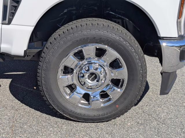 2026 Oxford White Ford Super Duty F-350 SRW LARIAT 4X4 Truck