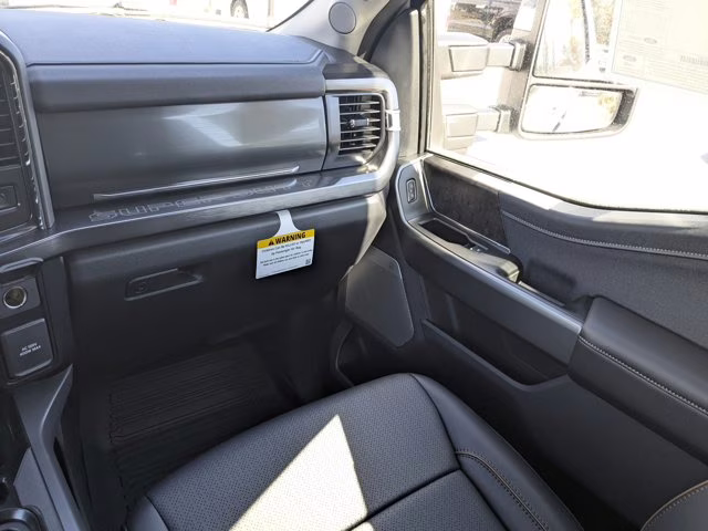 2026 Oxford White Ford Super Duty F-350 SRW LARIAT 4X4 Truck