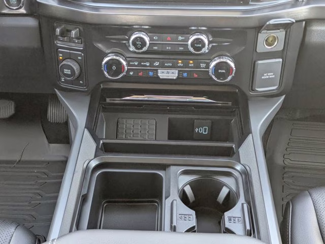 2026 Oxford White Ford Super Duty F-350 SRW LARIAT 4X4 Truck