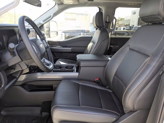 2026 Oxford White Ford Super Duty F-350 SRW LARIAT 4X4 Truck