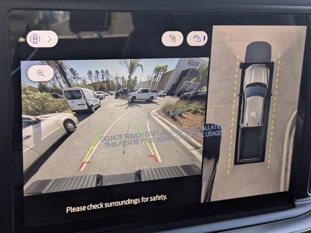 2026 Oxford White Ford Super Duty F-350 SRW LARIAT 4X4 Truck