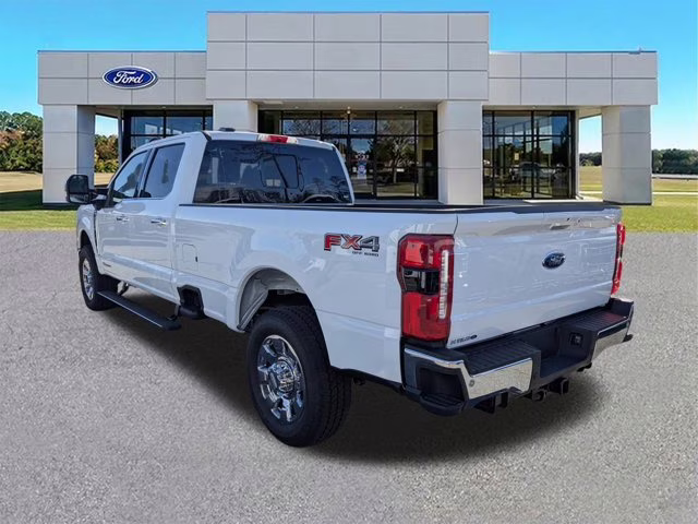 2026 Oxford White Ford Super Duty F-350 SRW LARIAT 4X4 Truck