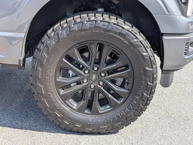 2025 Gray Metallic Ford F-150 LARIAT 4X4 Truck