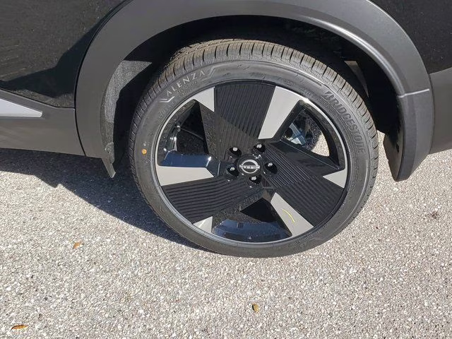 2026 Super Black Nissan Kicks SR FWD SUV