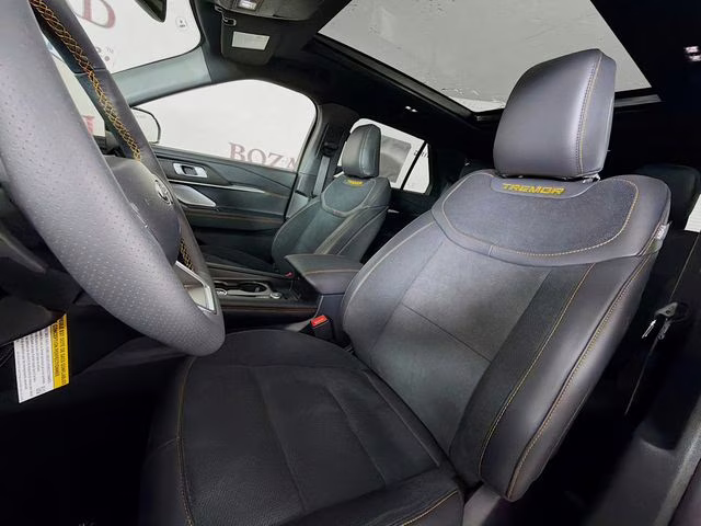 2026 Star White Metallic Tri-Coat Ford Explorer Tremor 4X4 SUV