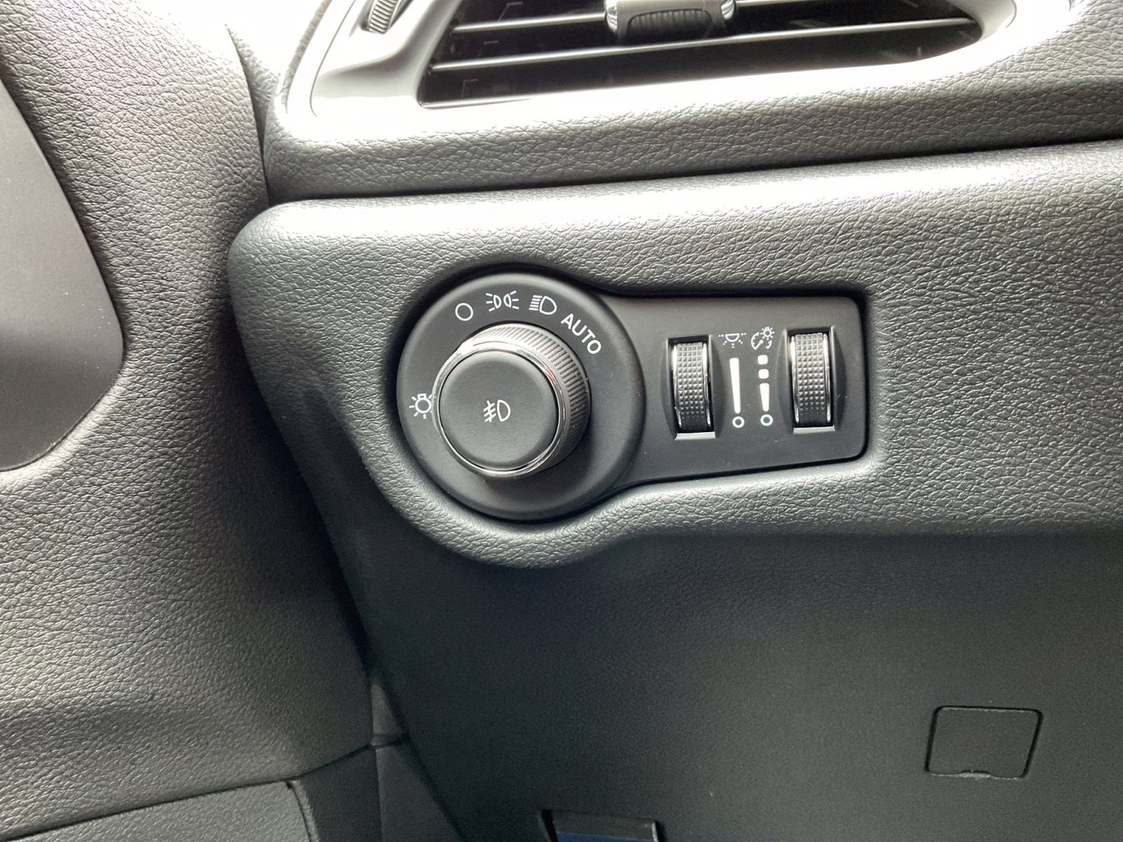 2026 Bright White Clearcoat Chrysler Pacifica Select AWD Van