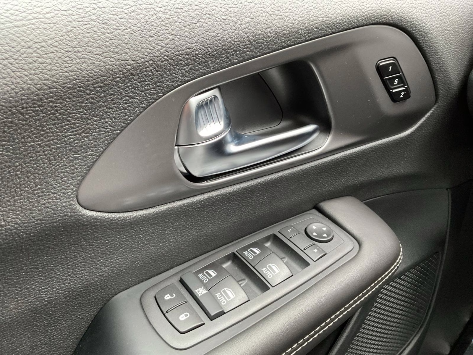 2026 Bright White Clearcoat Chrysler Pacifica Select AWD Van