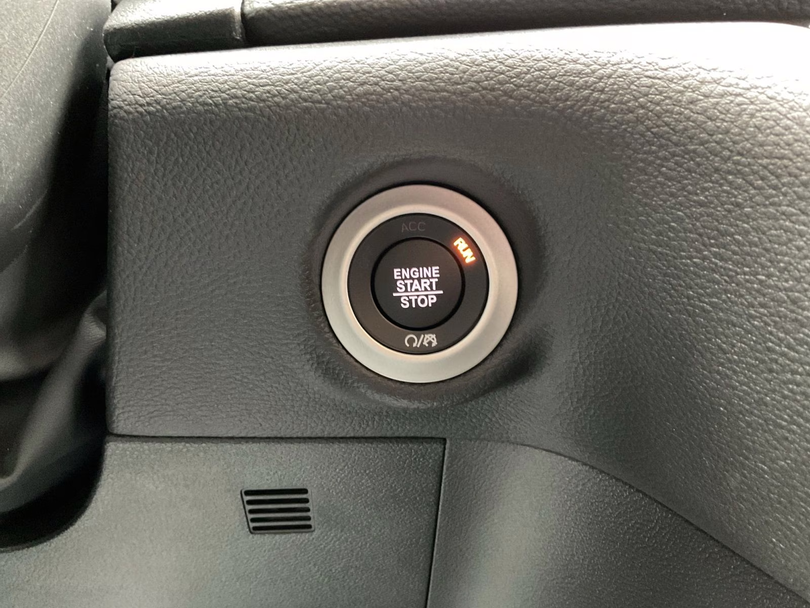 2026 Bright White Clearcoat Chrysler Pacifica Select AWD Van