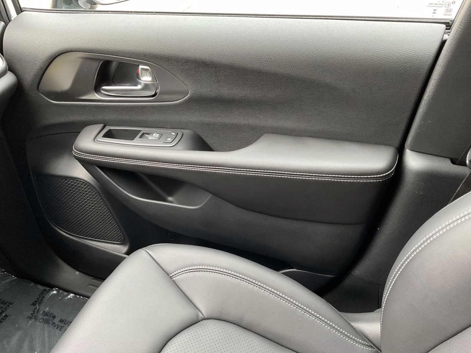 2026 Bright White Clearcoat Chrysler Pacifica Select AWD Van