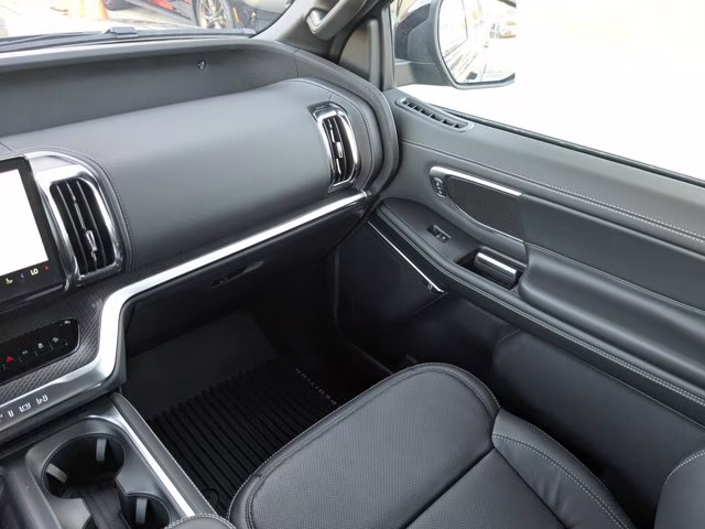 2025 Gray Metallic Ford Expedition Platinum 4X4 SUV