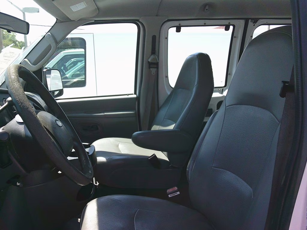 2006 WHITE Ford ECONOLINE E350 SUPER DUTY WAGON RWD Van