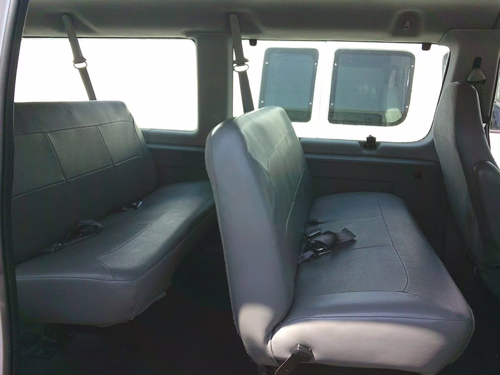 2005 WHITE Ford ECONOLINE E150 WAGON RWD Van