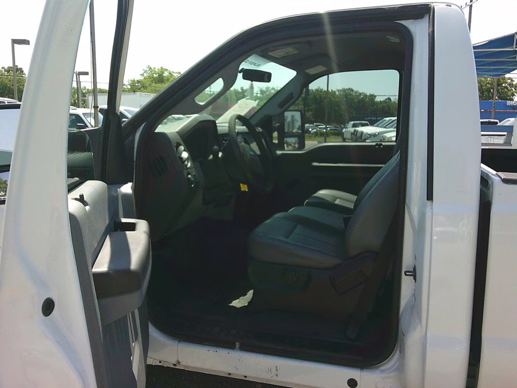 2012 WHITE Ford F250 SUPER DUTY RWD Truck