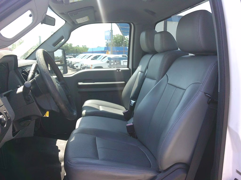 2012 WHITE Ford F250 SUPER DUTY RWD Truck