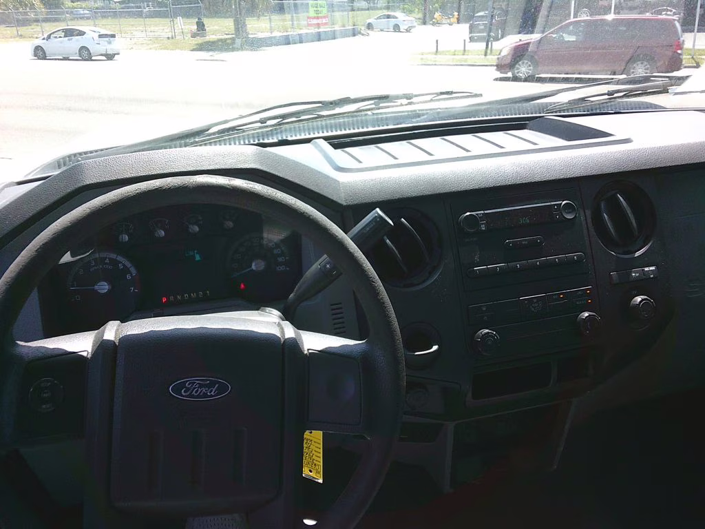 2012 WHITE Ford F250 SUPER DUTY RWD Truck