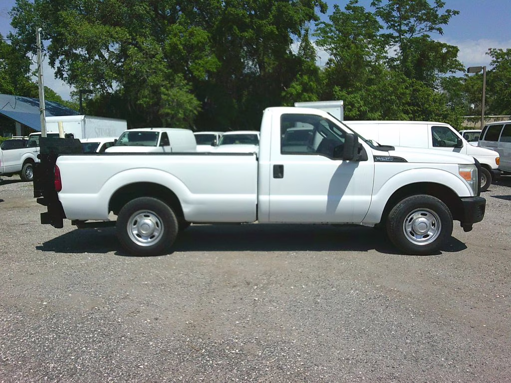 2012 WHITE Ford F250 SUPER DUTY RWD Truck