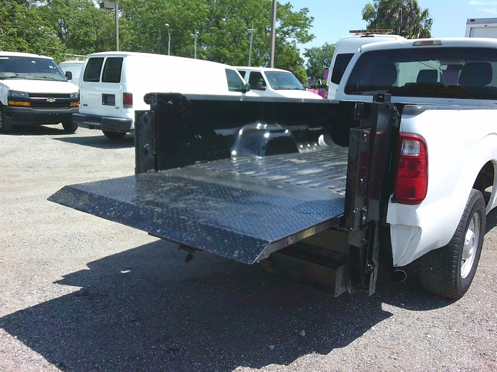 2012 WHITE Ford F250 SUPER DUTY RWD Truck