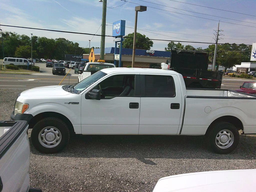 2014 WHITE Ford F-150 SUPERCREW RWD Truck