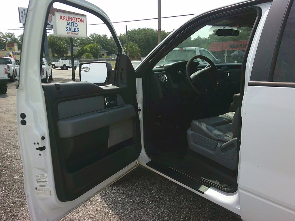 2014 WHITE Ford F-150 SUPERCREW RWD Truck