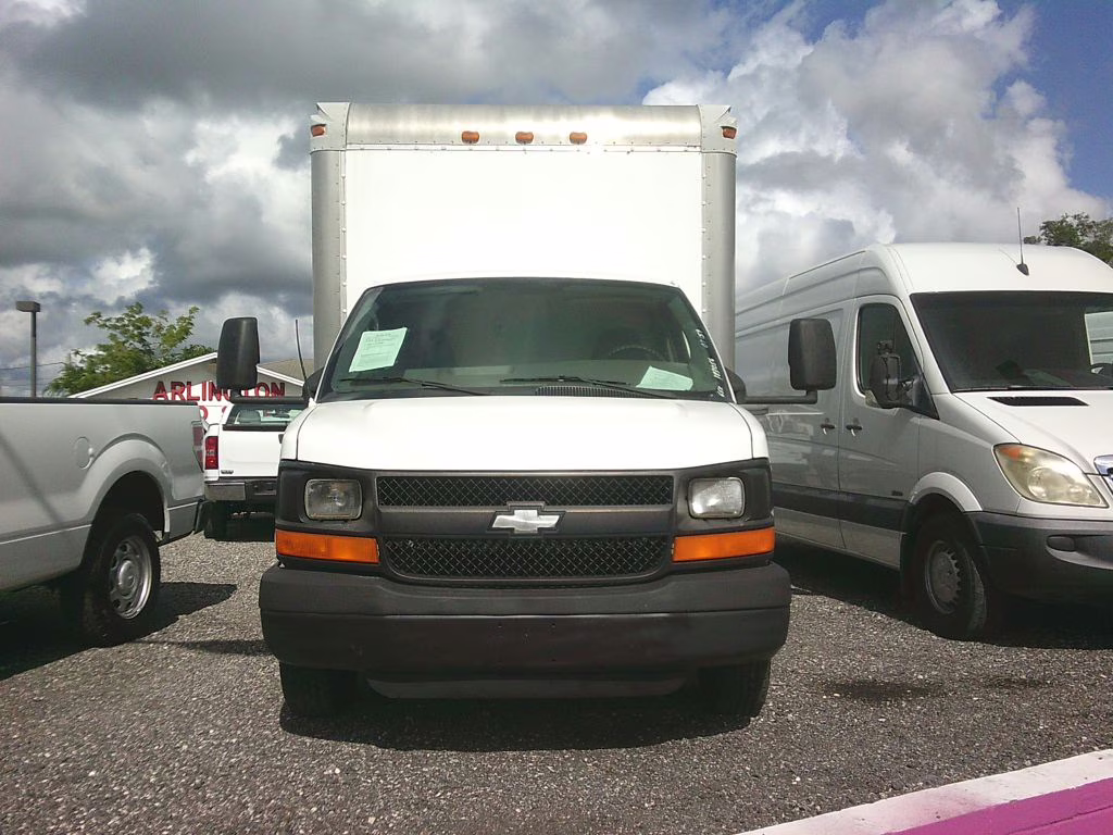 2007 WHITE Chevrolet EXPRESS G3500 RWD Van
