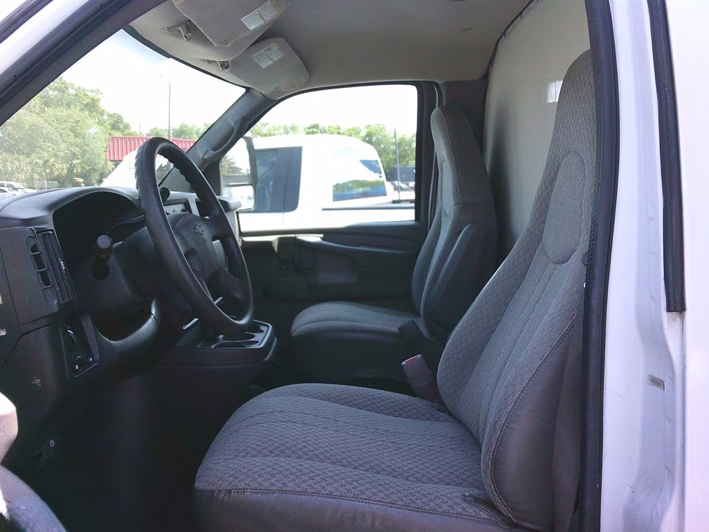 2007 WHITE Chevrolet EXPRESS G3500 RWD Van