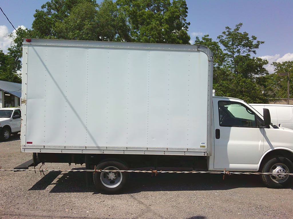 2007 WHITE Chevrolet EXPRESS G3500 RWD Mid-Size