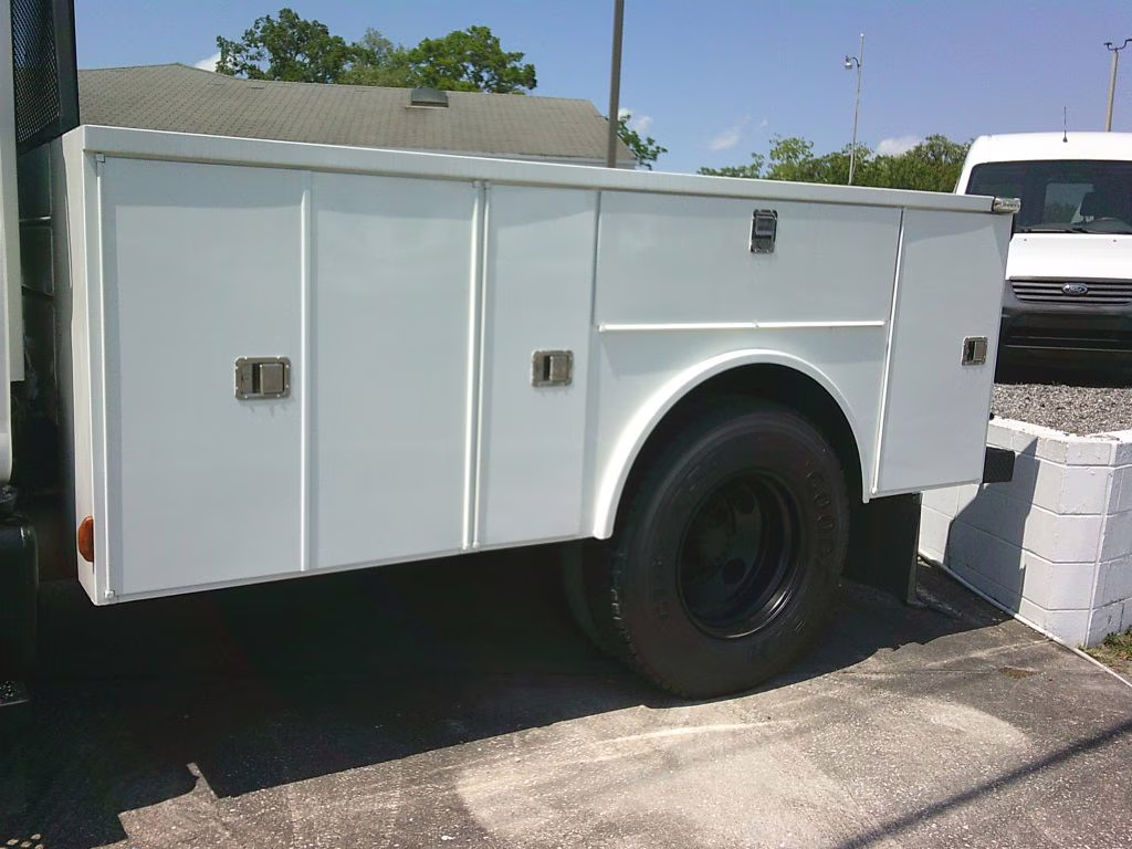 2007 WHITE Chevrolet C7500 C7E042 RWD Mid-Size