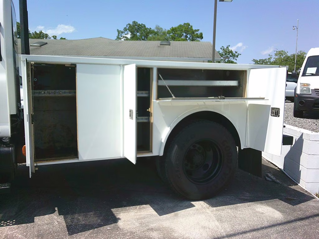 2007 WHITE Chevrolet C7500 C7E042 RWD Mid-Size