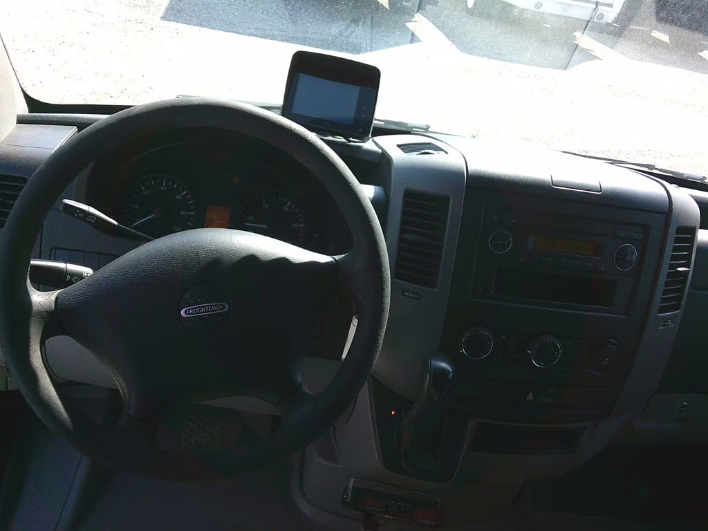 2010 WHITE Freightliner SPRINTER 2500 Mid-Size
