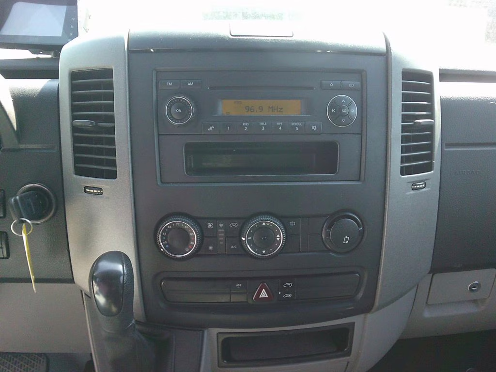 2010 WHITE Freightliner SPRINTER 2500 Mid-Size