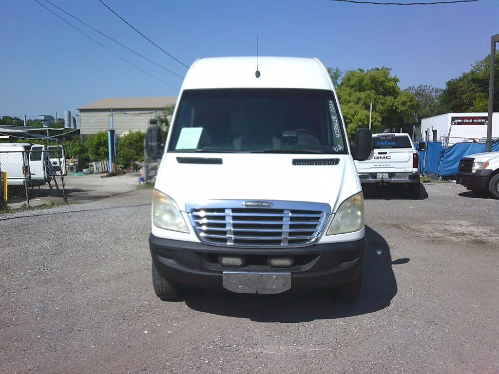 2010 WHITE Freightliner SPRINTER 2500 Mid-Size