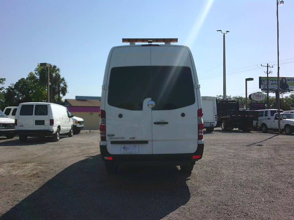 2010 WHITE Freightliner SPRINTER 2500 Mid-Size