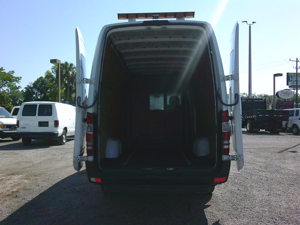 2010 WHITE Freightliner SPRINTER 2500 Mid-Size