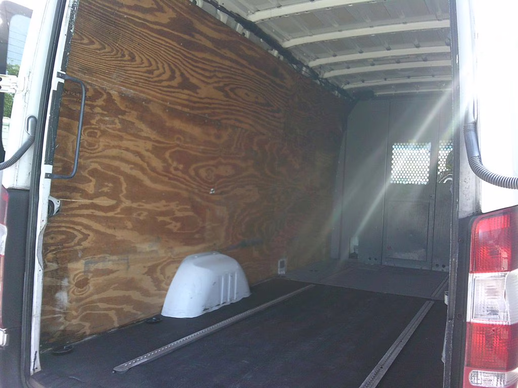 2010 WHITE Freightliner SPRINTER 2500 Mid-Size