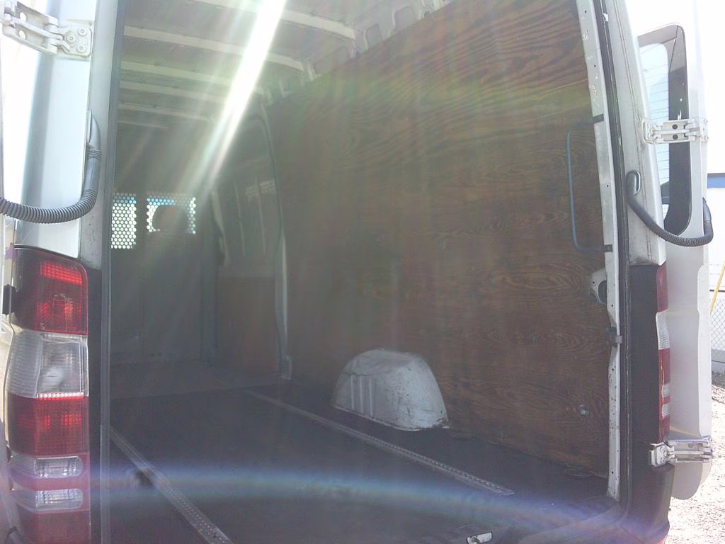 2010 WHITE Freightliner SPRINTER 2500 Mid-Size