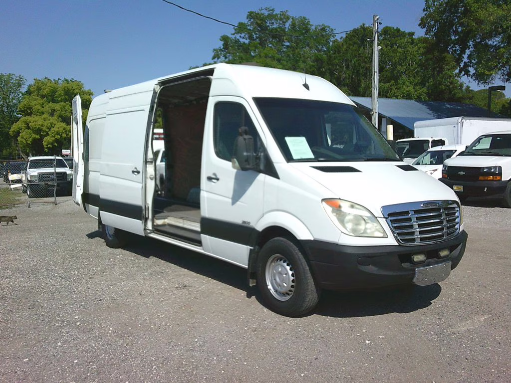 2010 WHITE Freightliner SPRINTER 2500 Mid-Size