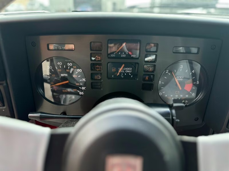 1984 WHITE Pontiac Fiero SE RWD Coupe