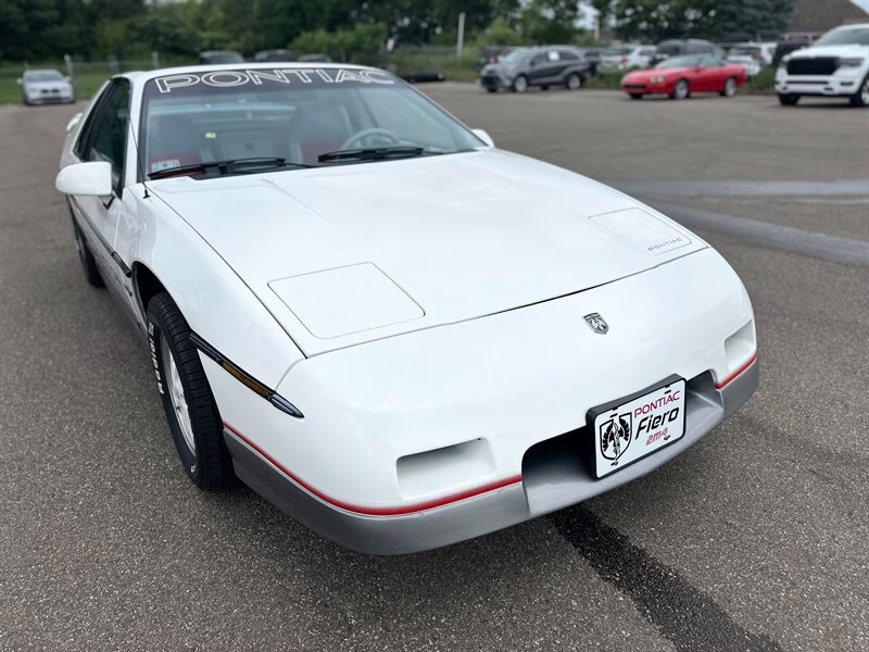 1984 WHITE Pontiac Fiero SE RWD Coupe