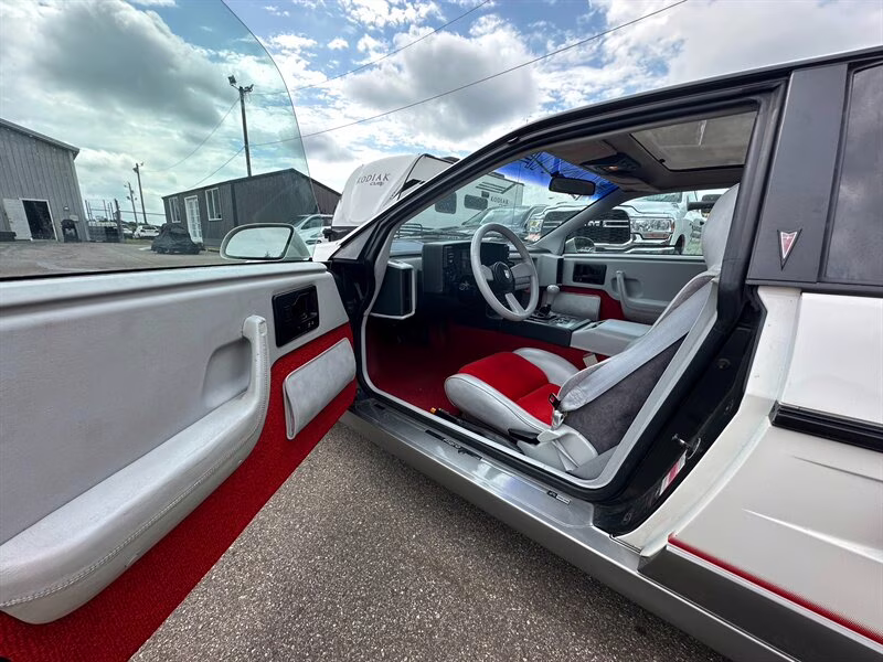 1984 WHITE Pontiac Fiero SE RWD Coupe