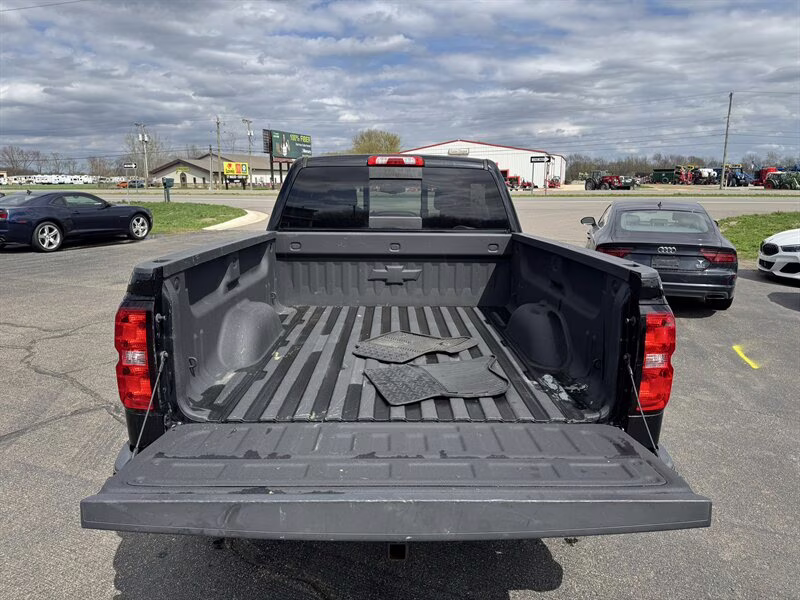 2018 Black Chevrolet Silverado 1500 LT 4X4 Truck