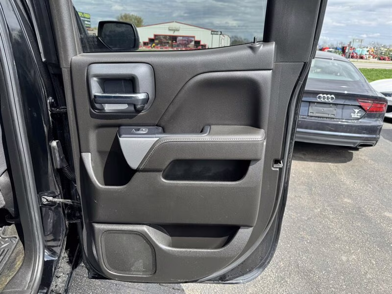 2018 Black Chevrolet Silverado 1500 LT 4X4 Truck